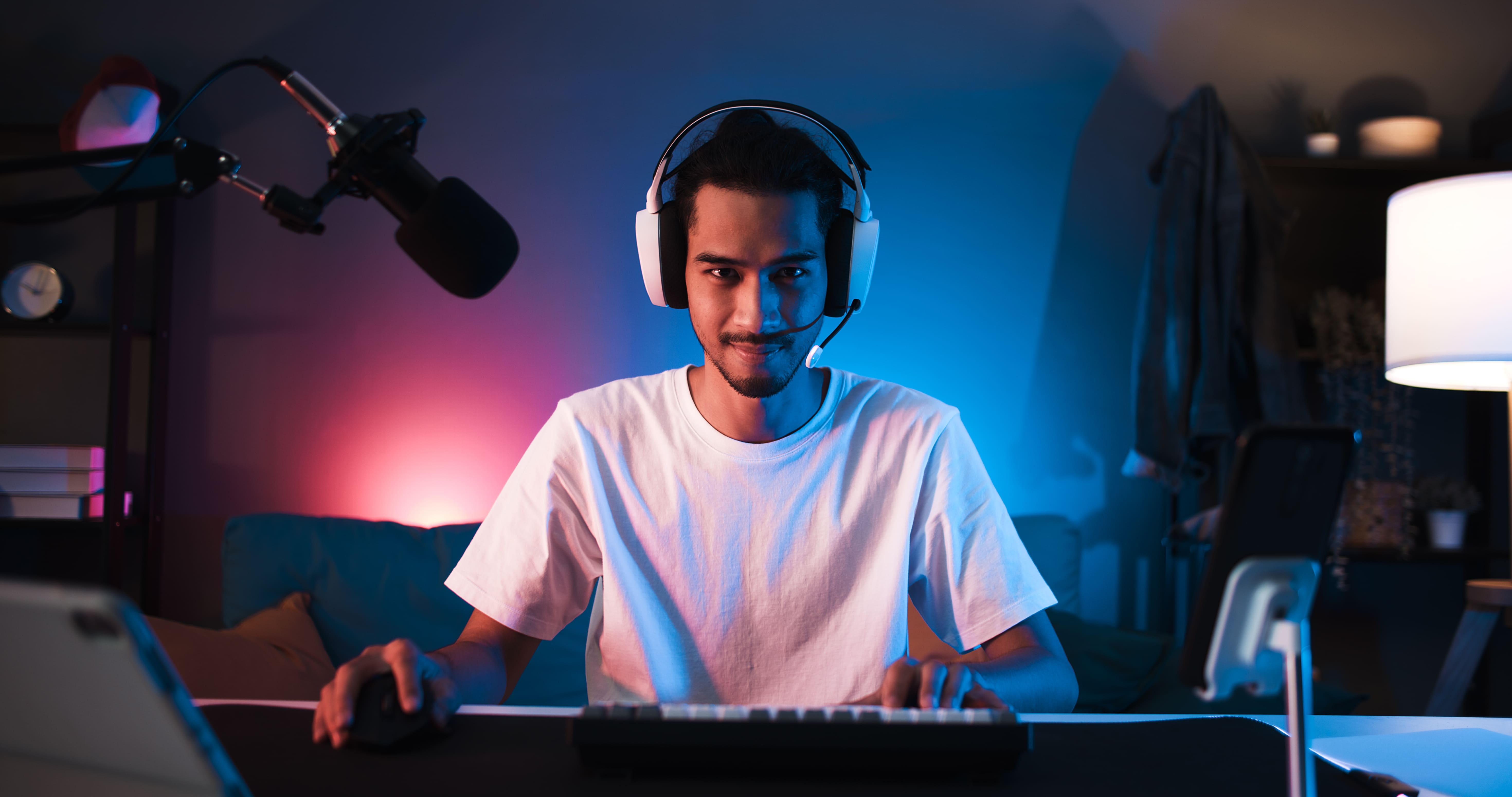 jovem-jogando-video-game-gamer